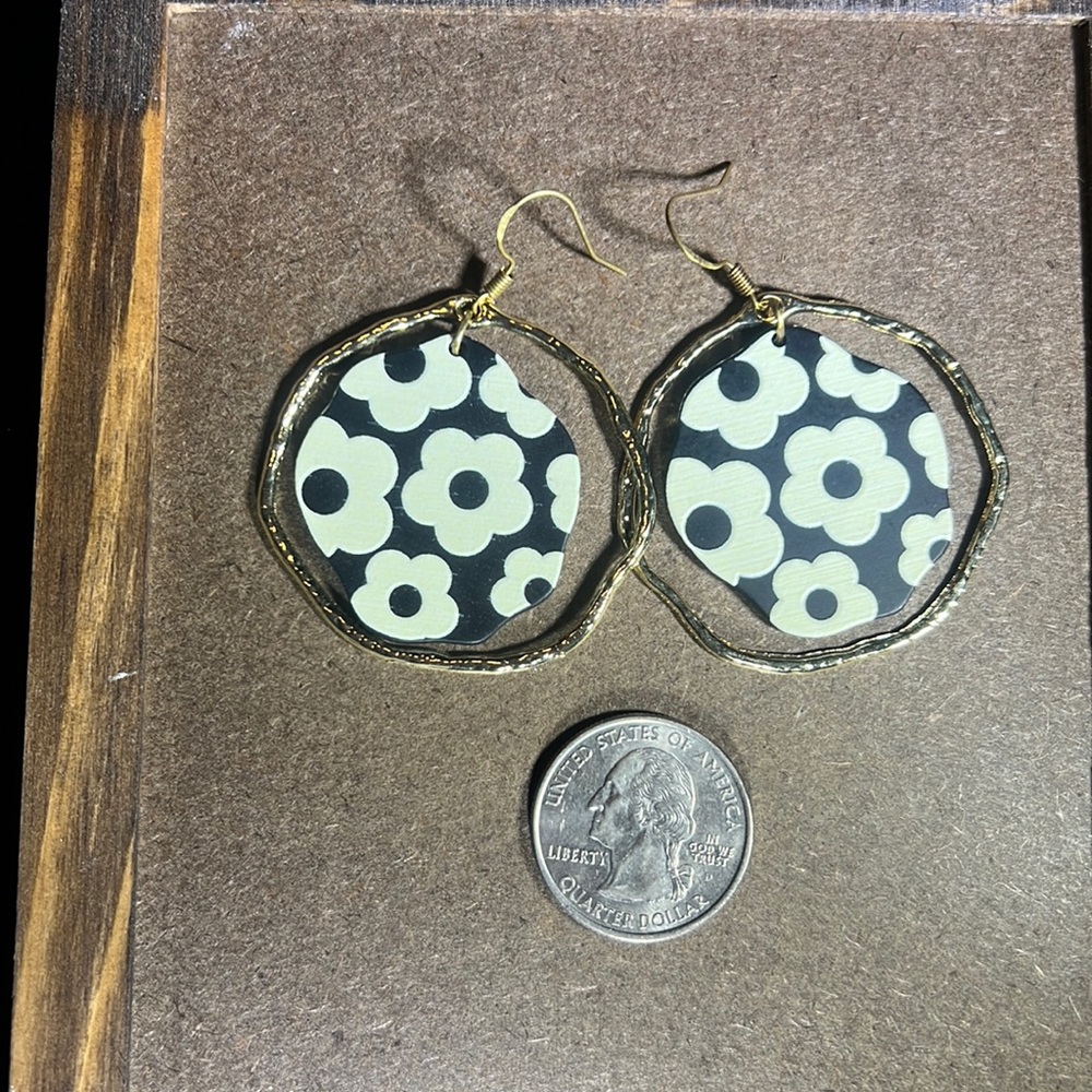Gold black white flower power retro earrings